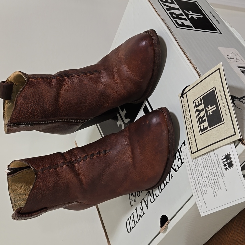 FRYE ILANA WHIPSTITCH DISTRESSED WESTERN COWBOY COGNAC ANKLE BOOTS BOOT 6.5 BOX - Picture 8 of 16